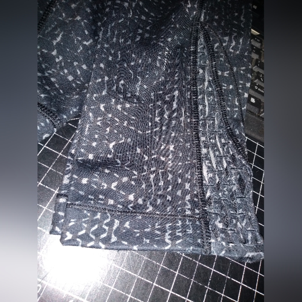 Lululemon True Self Crop II Samba Snake Battleship Black Leggings, Size 6 - Picture 8 of 13